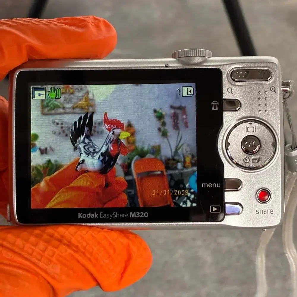 Kodak EasyShare M320 9.2MP Digital Camera with Kastar Charger, Battery, and 1GB